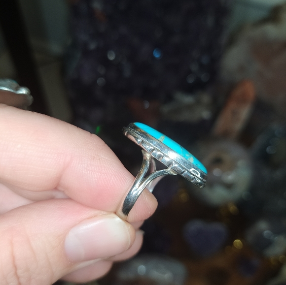 Size 7.5 Sterling Silver Mohave Turquoise Ring - Picture 5 of 8